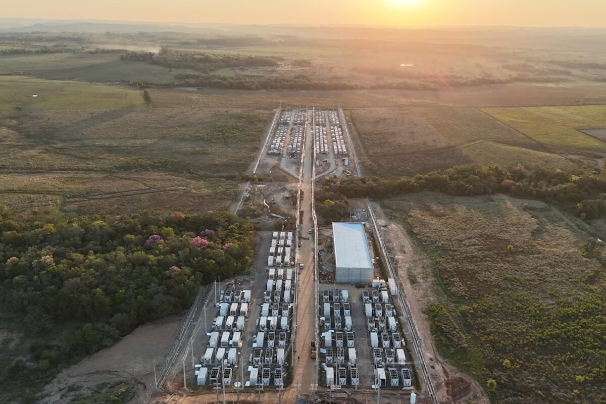 Latest news HIVE Boosts Bitcoin Hashrate to 23 EH/s, Expands HPC Footprint with $1.6M Land Acquisition